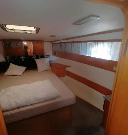 Hausboot Im Fjord Von Rakalj Ližnjan