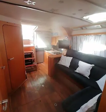Hausboot Im Fjord Von Rakalj Ližnjan