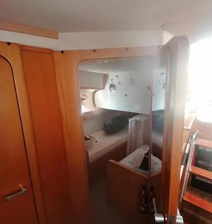 Hausboot Im Fjord Von Rakalj Apartament Ližnjan