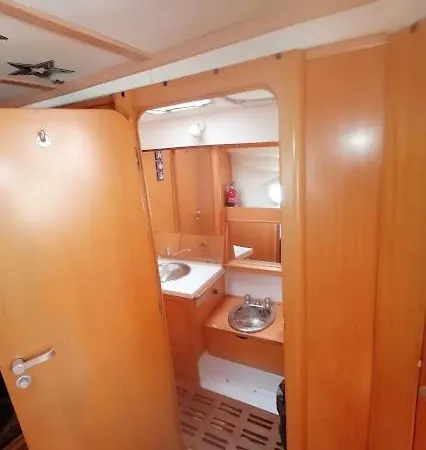 Hausboot Im Fjord Von Rakalj Apartament Ližnjan